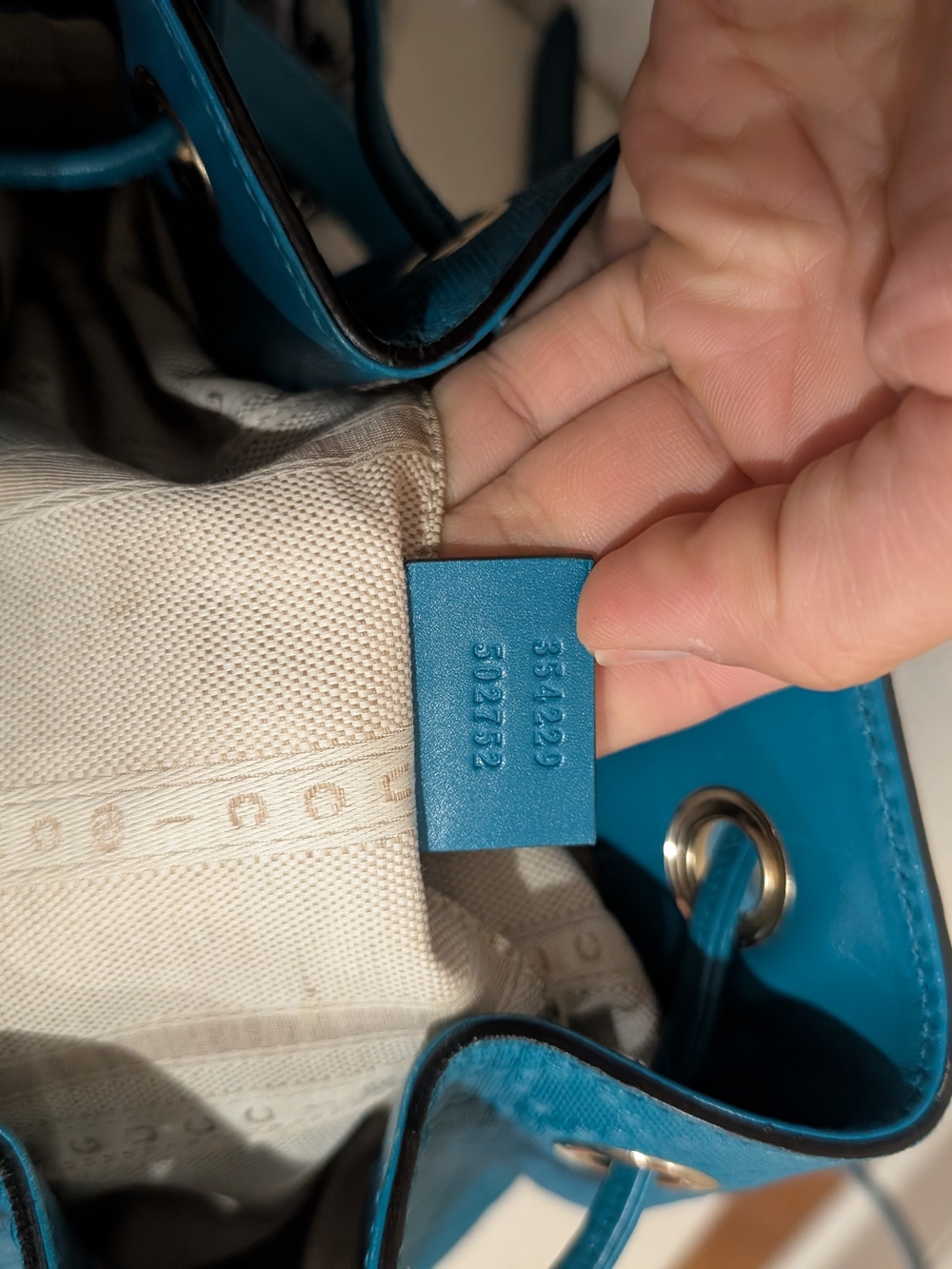 Gucci Bucket Bag! - Picture 11 of 17